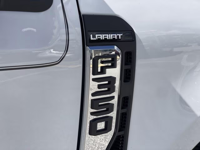 2026 Oxford White Ford Super Duty F-350 SRW LARIAT RWD Truck