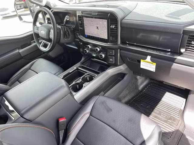 2026 Oxford White Ford Super Duty F-350 SRW LARIAT RWD Truck
