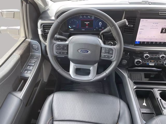 2026 Oxford White Ford Super Duty F-350 SRW LARIAT RWD Truck