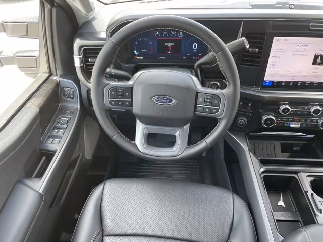 2026 Oxford White Ford Super Duty F-350 SRW LARIAT RWD Truck