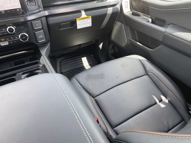 2026 Oxford White Ford Super Duty F-350 SRW LARIAT RWD Truck