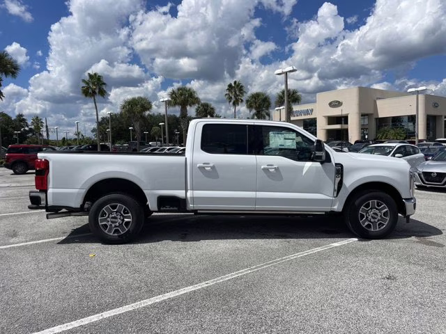 2026 Oxford White Ford Super Duty F-350 SRW LARIAT RWD Truck