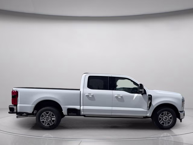 2026 Oxford White Ford Super Duty F-350 SRW LARIAT RWD Truck
