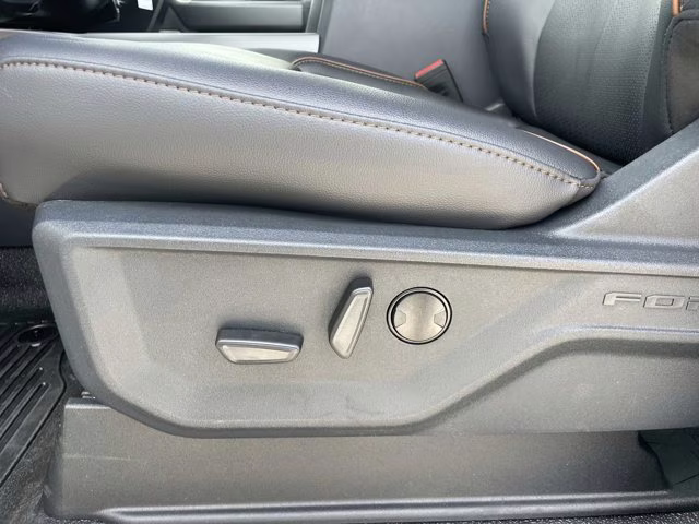 2026 Oxford White Ford Super Duty F-350 SRW LARIAT RWD Truck