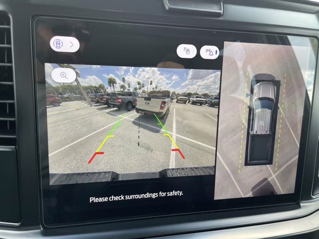 2026 Oxford White Ford Super Duty F-350 SRW LARIAT RWD Truck