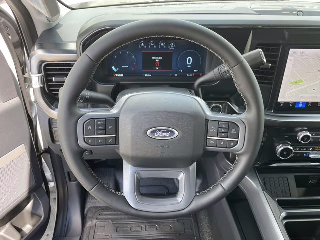 2026 Oxford White Ford Super Duty F-350 SRW LARIAT RWD Truck