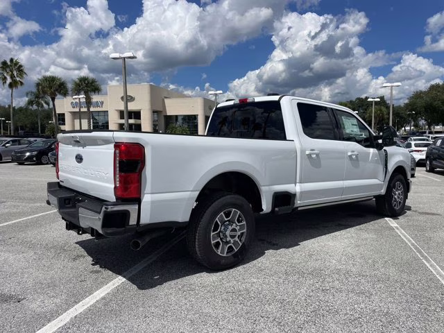 2026 Oxford White Ford Super Duty F-350 SRW LARIAT RWD Truck