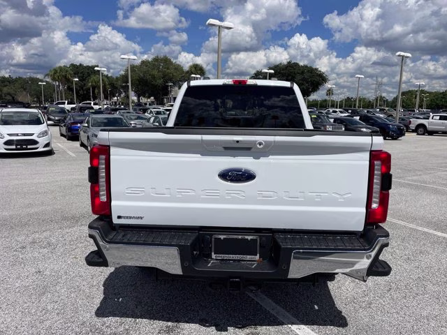 2026 Oxford White Ford Super Duty F-350 SRW LARIAT RWD Truck