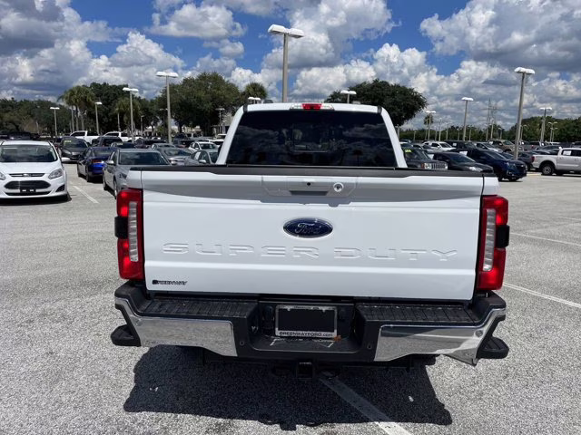 2026 Oxford White Ford Super Duty F-350 SRW LARIAT RWD Truck