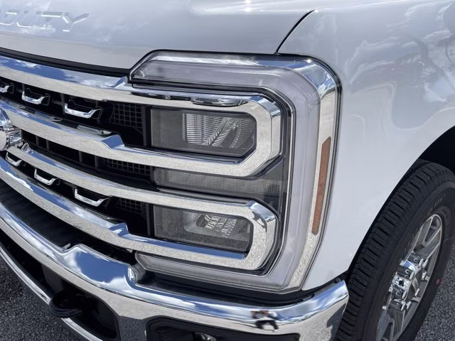 2026 Oxford White Ford Super Duty F-350 SRW LARIAT RWD Truck