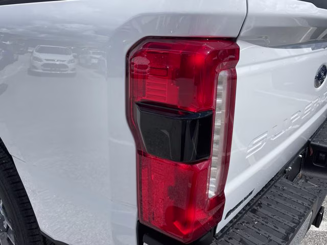 2026 Oxford White Ford Super Duty F-350 SRW LARIAT RWD Truck