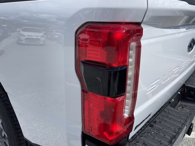 2026 Oxford White Ford Super Duty F-350 SRW LARIAT RWD Truck