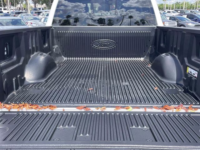 2026 Oxford White Ford Super Duty F-350 SRW LARIAT RWD Truck