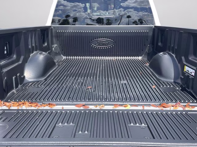 2026 Oxford White Ford Super Duty F-350 SRW LARIAT RWD Truck