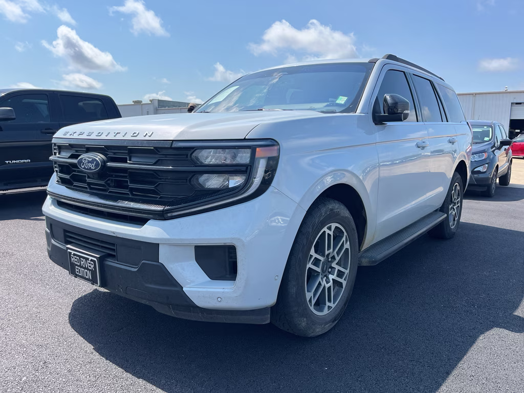2025 Space Silver Metallic Ford Expedition Active 4X4 SUV