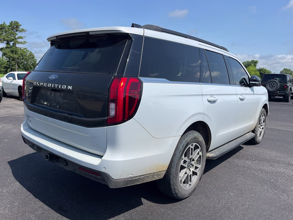 2025 Space Silver Metallic Ford Expedition Active 4X4 SUV