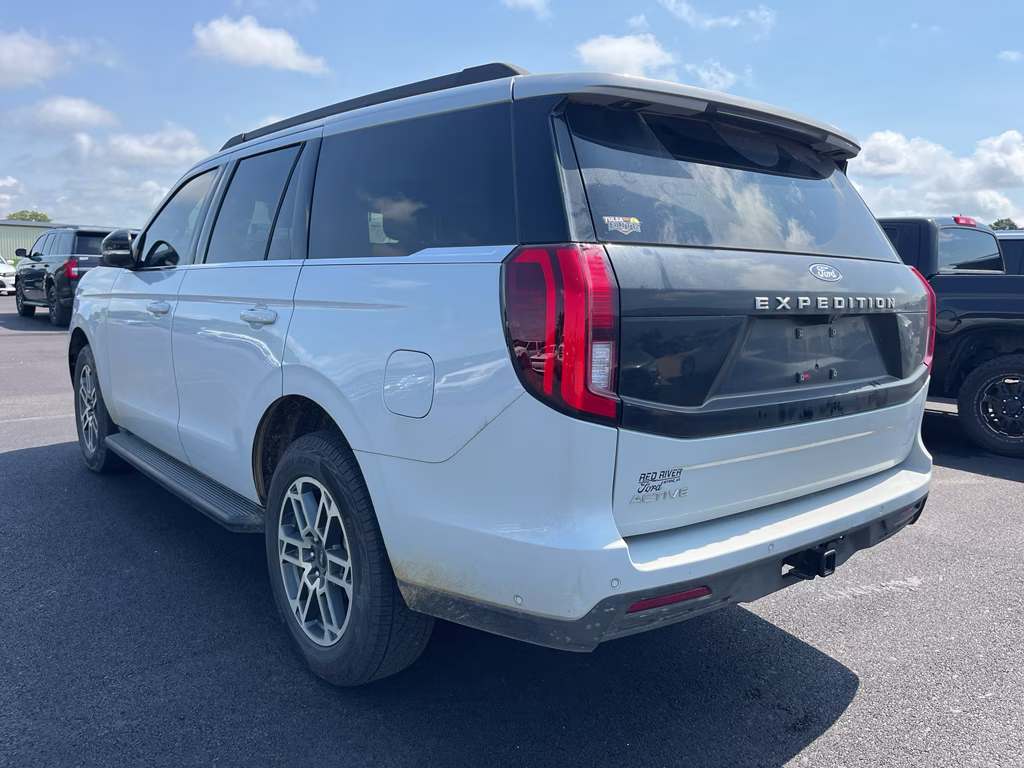 2025 Space Silver Metallic Ford Expedition Active 4X4 SUV