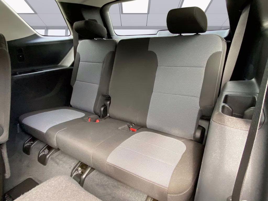 2021 Silver Ice Metallic Chevrolet Traverse LT FWD SUV