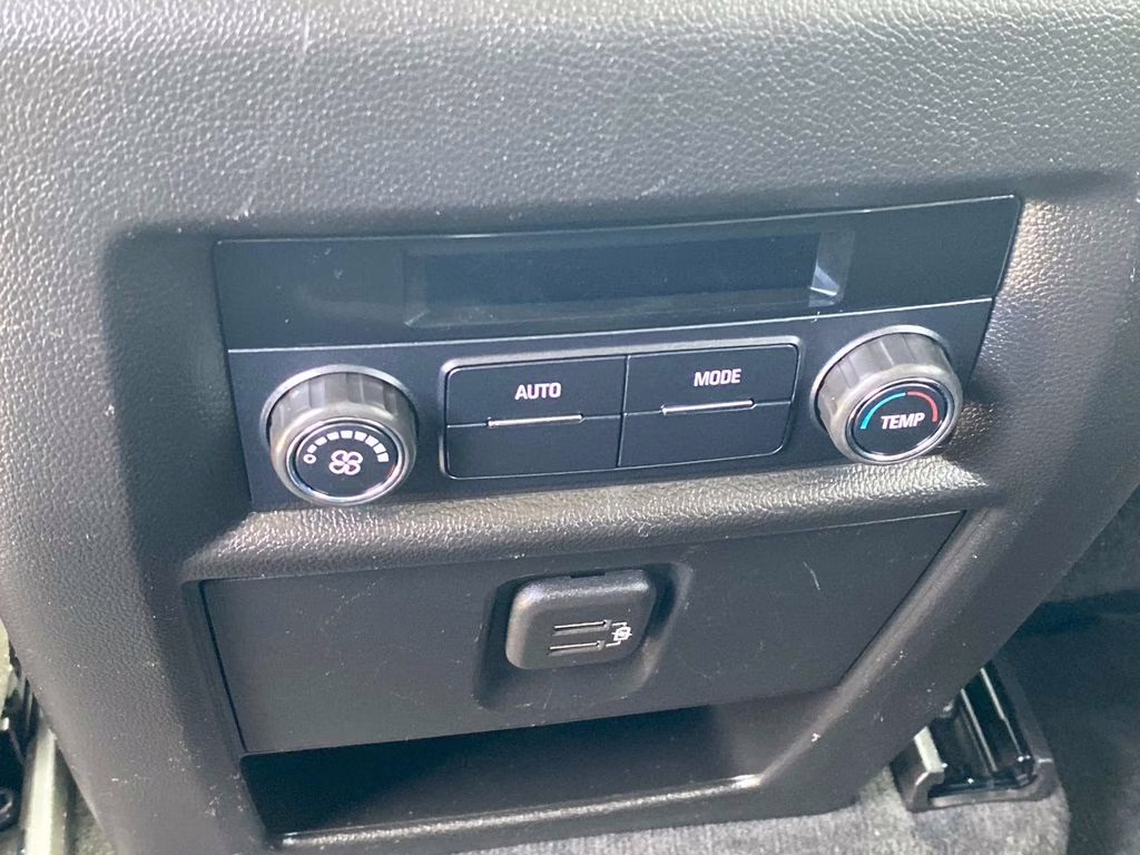 2021 Silver Ice Metallic Chevrolet Traverse LT FWD SUV