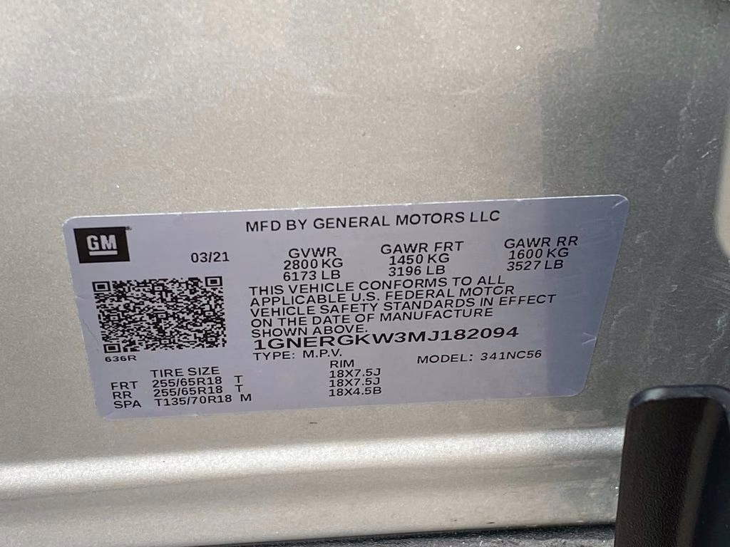 2021 Silver Ice Metallic Chevrolet Traverse LT FWD SUV