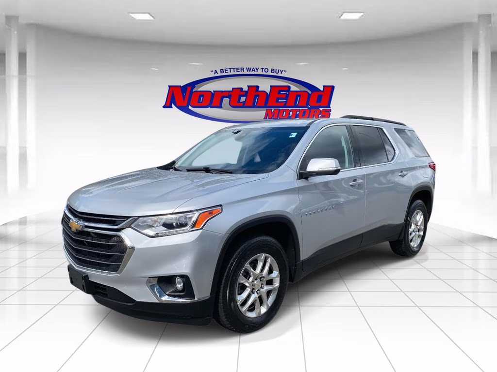 2021 Silver Ice Metallic Chevrolet Traverse LT FWD SUV