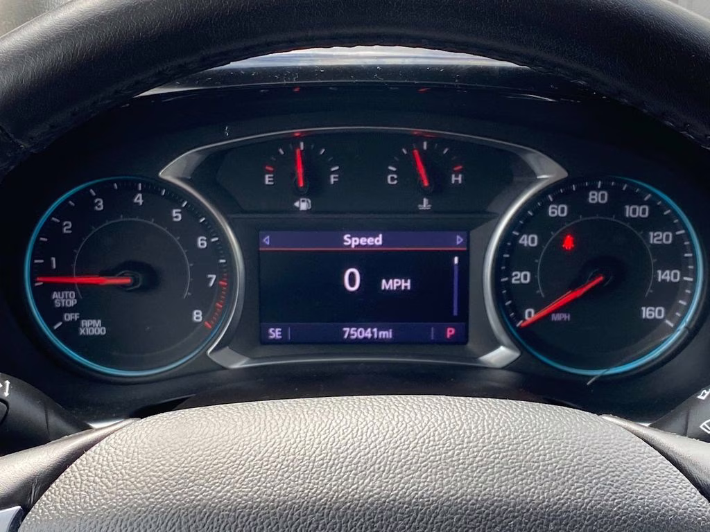 2021 Silver Ice Metallic Chevrolet Traverse LT FWD SUV