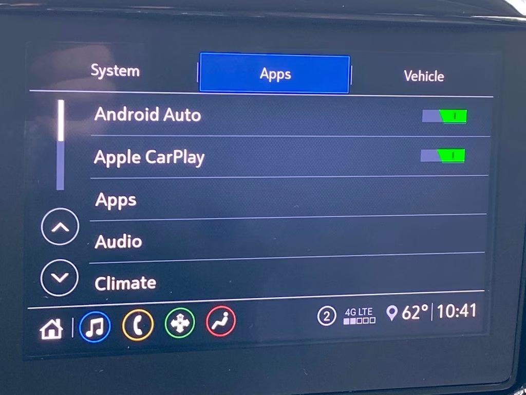 2021 Silver Ice Metallic Chevrolet Traverse LT FWD SUV