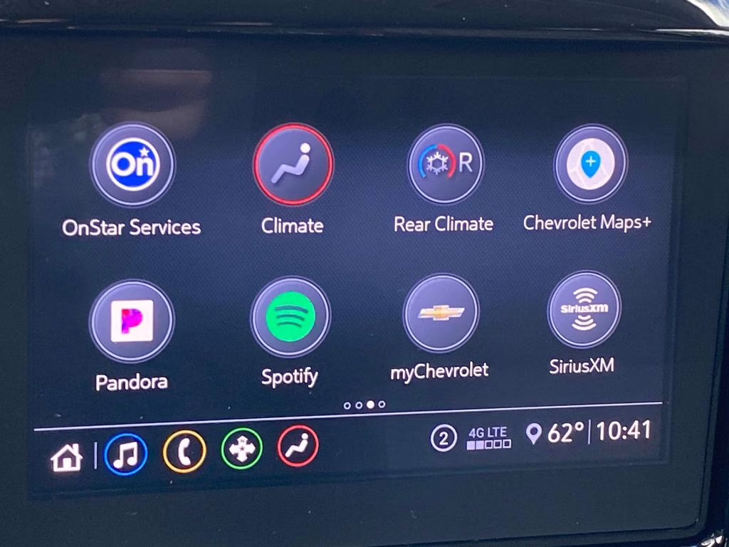 2021 Silver Ice Metallic Chevrolet Traverse LT FWD SUV