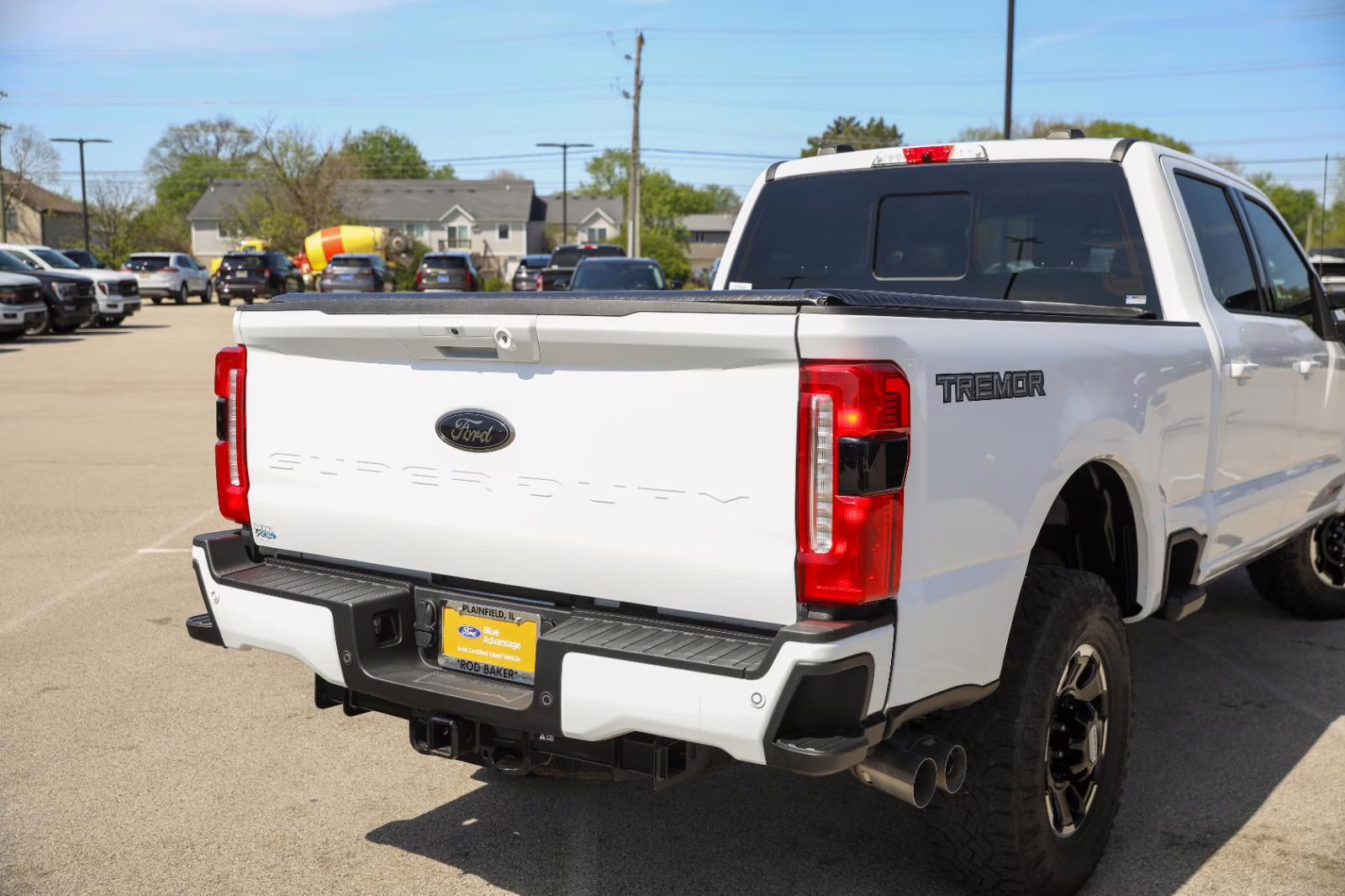 2025 Oxford White Ford Super Duty F-350 SRW LARIAT 4X4 Truck