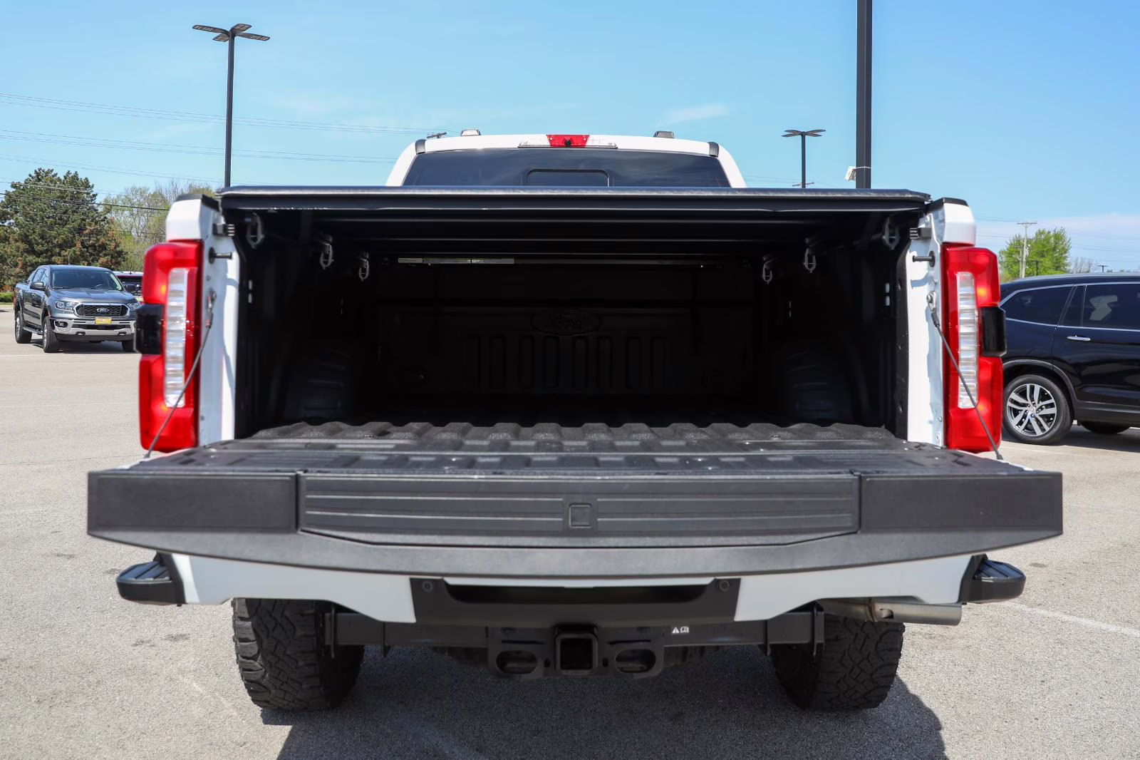 2025 Oxford White Ford Super Duty F-350 SRW LARIAT 4X4 Truck