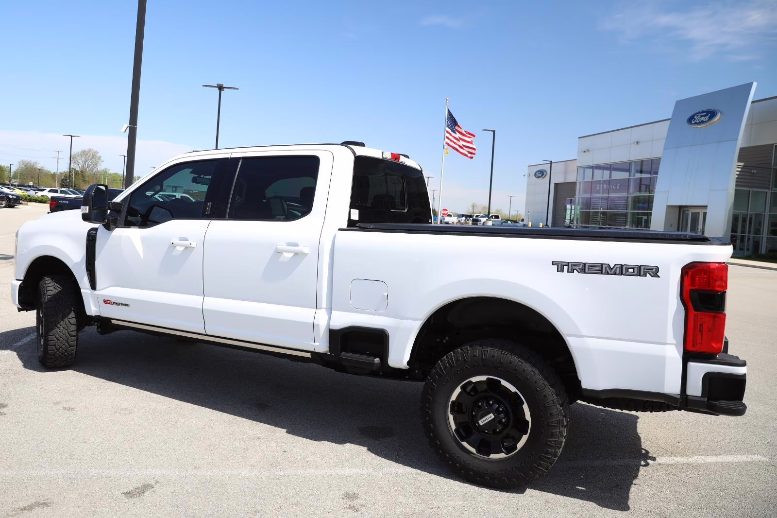 2025 Oxford White Ford Super Duty F-350 SRW LARIAT 4X4 Truck