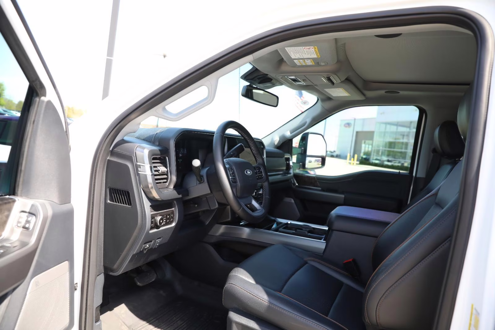 2025 Oxford White Ford Super Duty F-350 SRW LARIAT 4X4 Truck