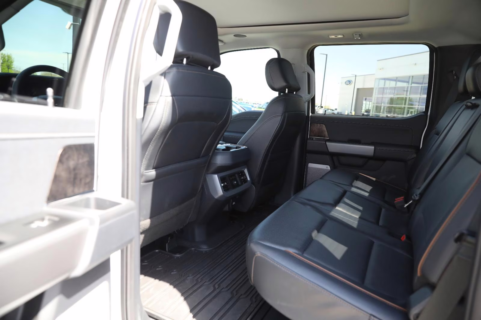2025 Oxford White Ford Super Duty F-350 SRW LARIAT 4X4 Truck