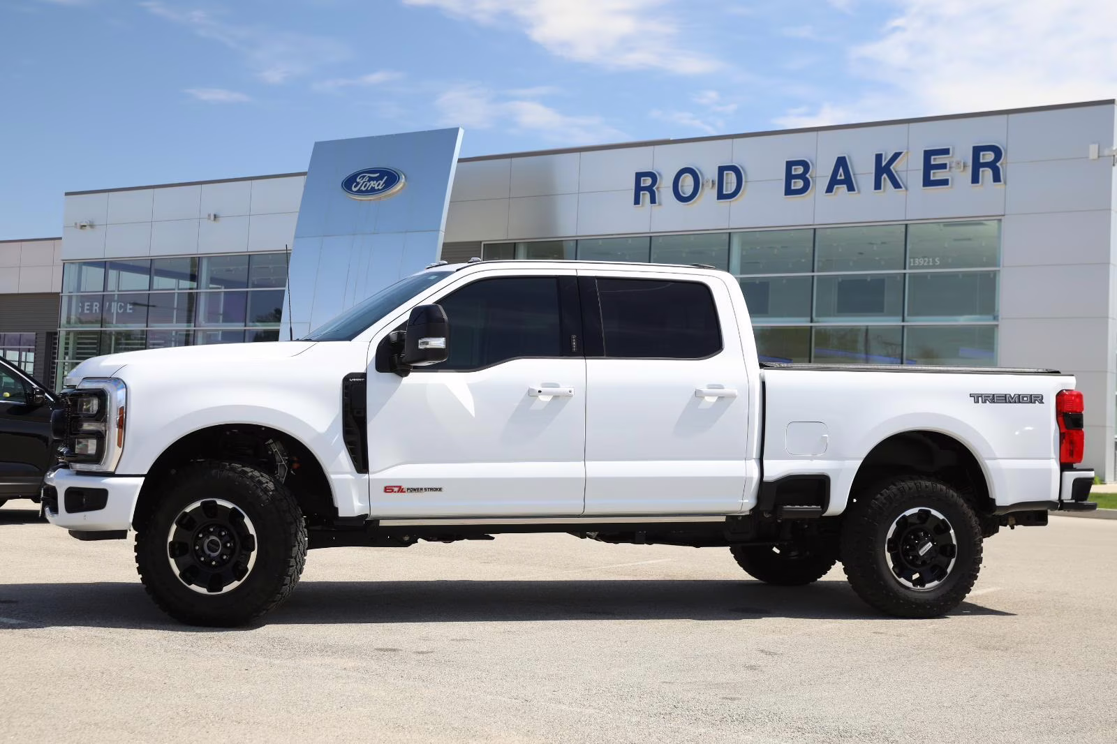 2025 Oxford White Ford Super Duty F-350 SRW LARIAT 4X4 Truck