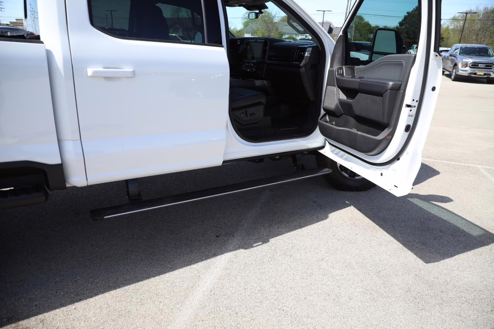 2025 Oxford White Ford Super Duty F-350 SRW LARIAT 4X4 Truck