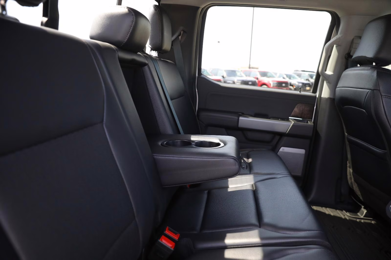2025 Oxford White Ford Super Duty F-350 SRW LARIAT 4X4 Truck