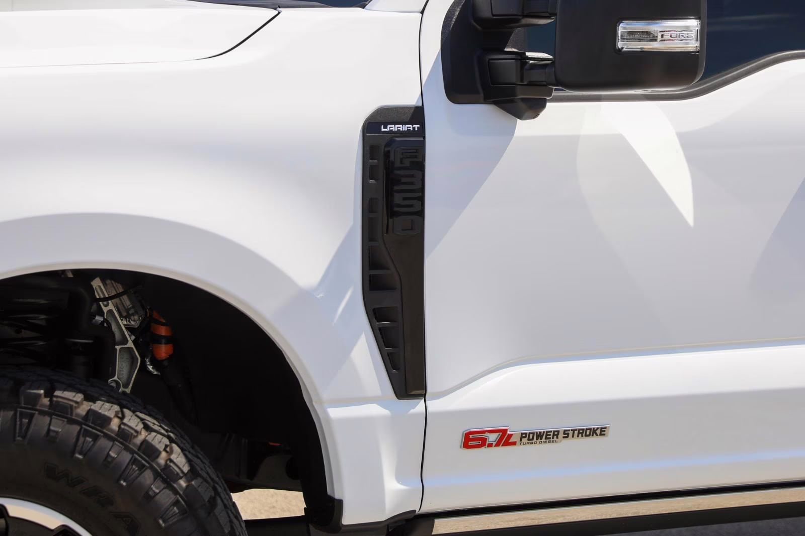 2025 Oxford White Ford Super Duty F-350 SRW LARIAT 4X4 Truck