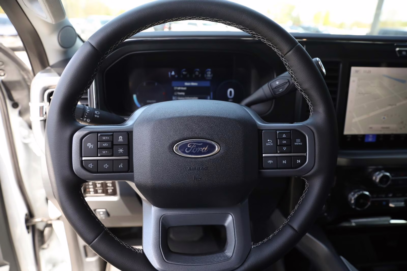 2025 Oxford White Ford Super Duty F-350 SRW LARIAT 4X4 Truck