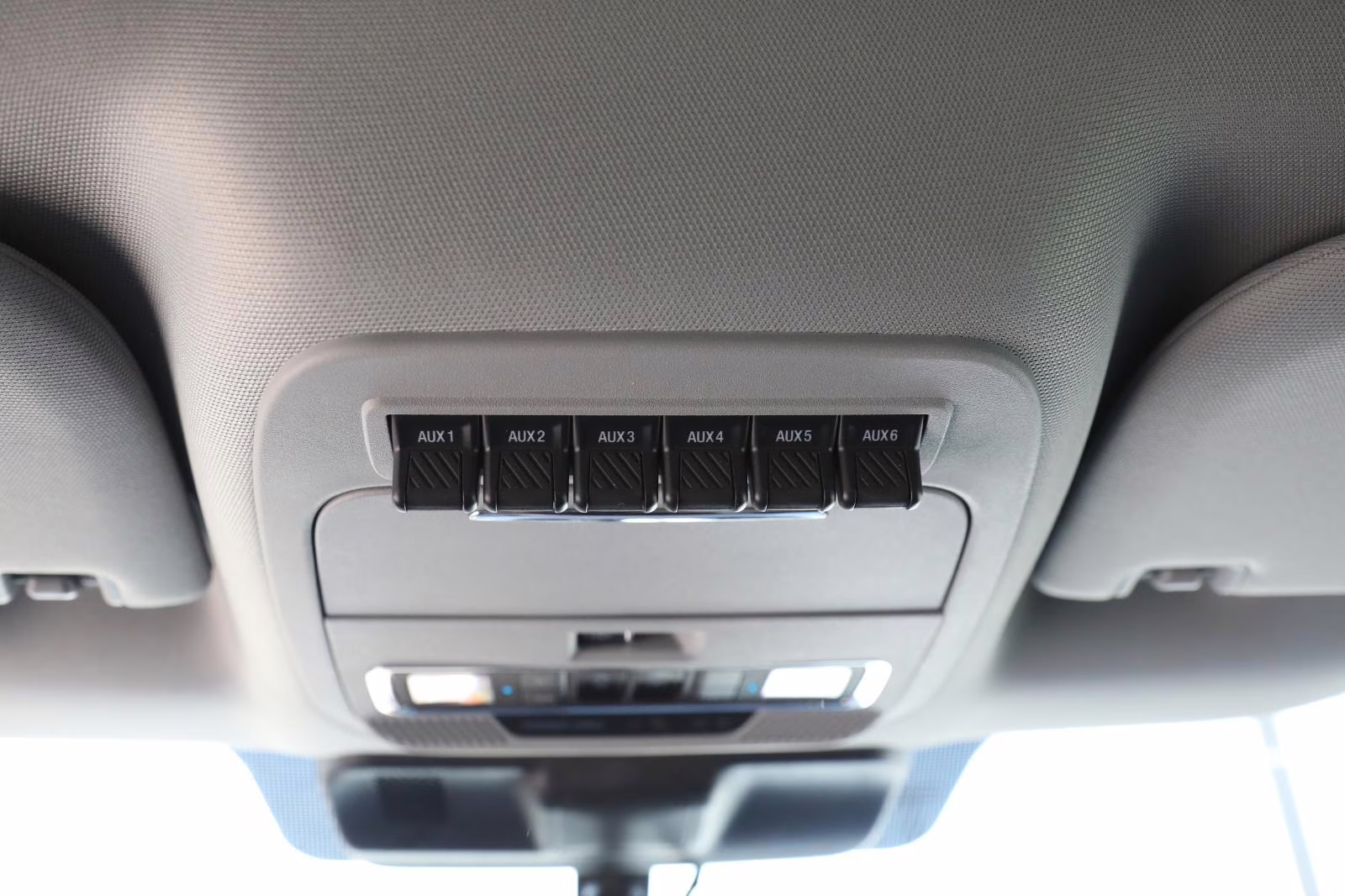 2025 Oxford White Ford Super Duty F-350 SRW LARIAT 4X4 Truck