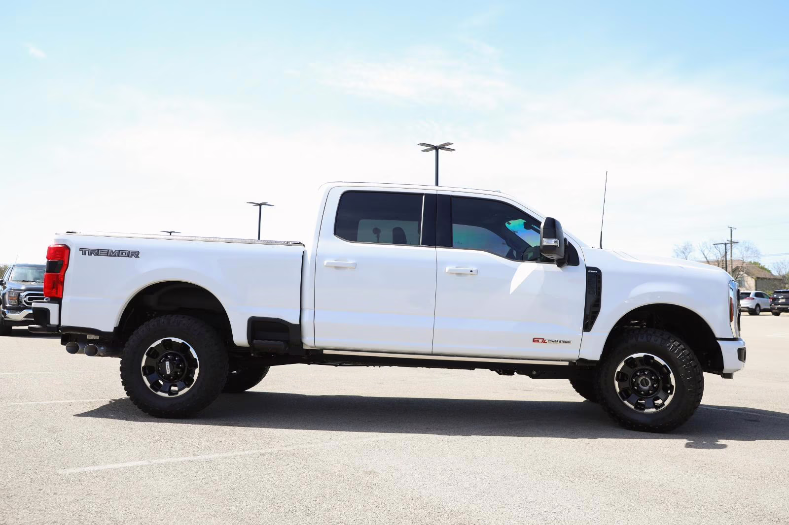 2025 Oxford White Ford Super Duty F-350 SRW LARIAT 4X4 Truck