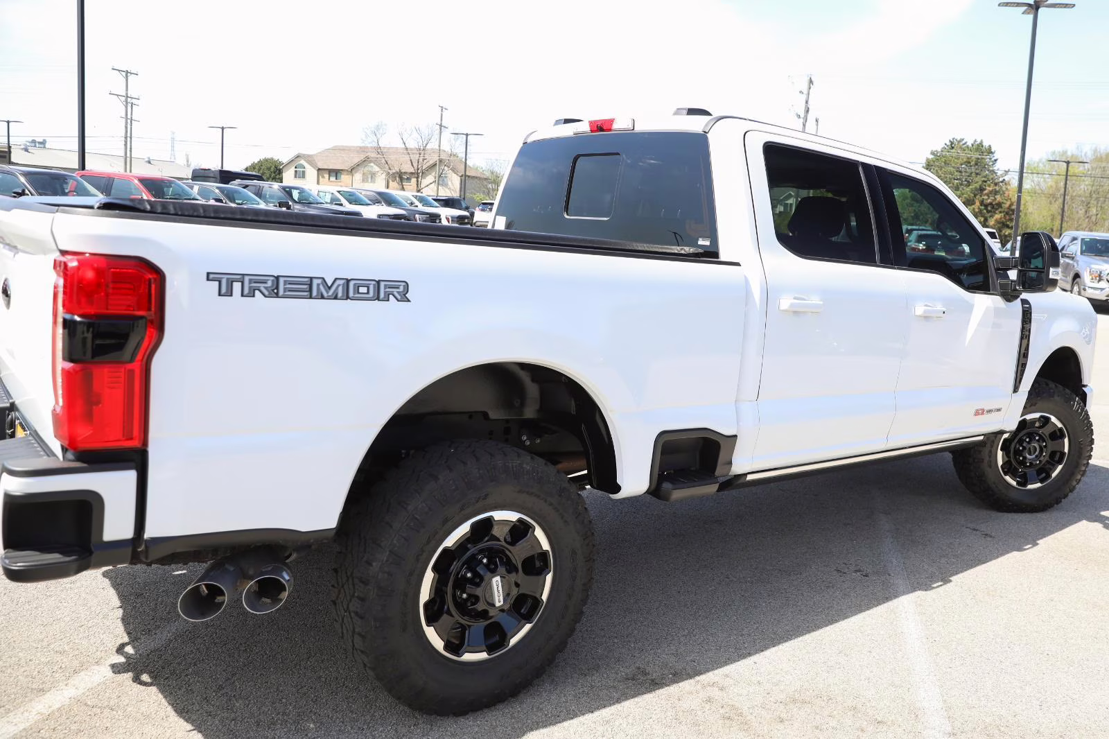 2025 Oxford White Ford Super Duty F-350 SRW LARIAT 4X4 Truck
