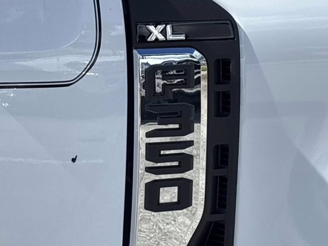 2026 Oxford White Ford Super Duty F-350 SRW XL RWD Truck