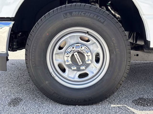 2026 Oxford White Ford Super Duty F-350 SRW XL RWD Truck
