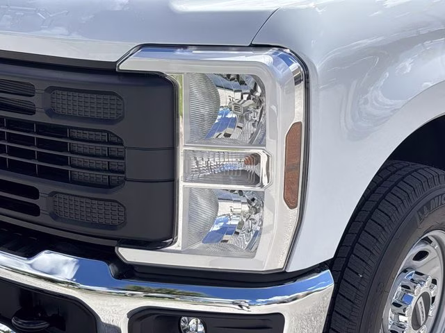 2026 Oxford White Ford Super Duty F-350 SRW XL RWD Truck