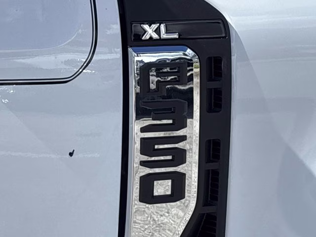 2026 Oxford White Ford Super Duty F-350 SRW XL RWD Truck