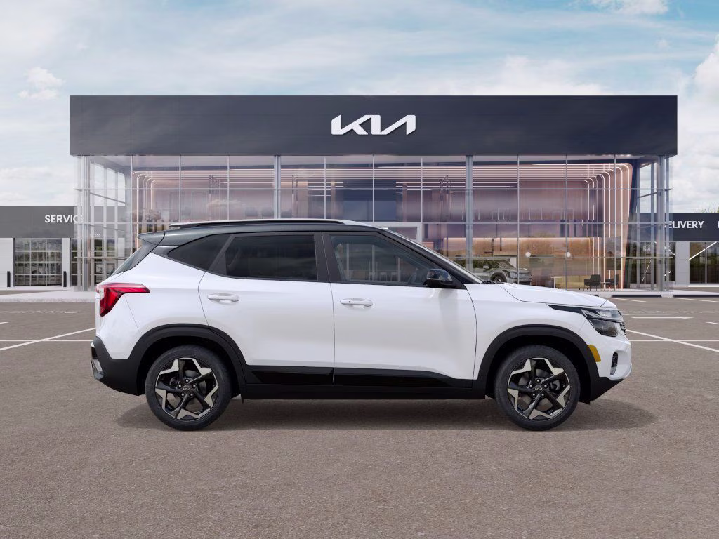 2026 Clear White/Black Roof Kia Seltos S FWD SUV