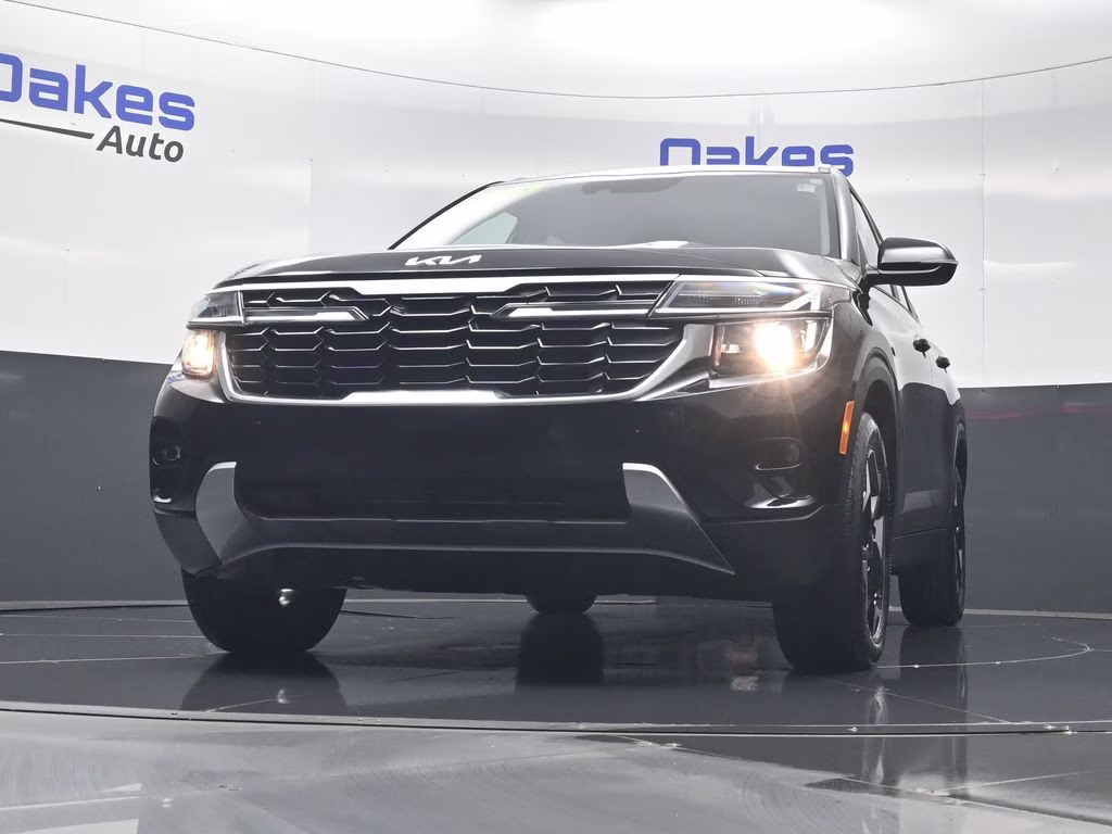 2026 Fusion Black Kia Seltos S AWD SUV