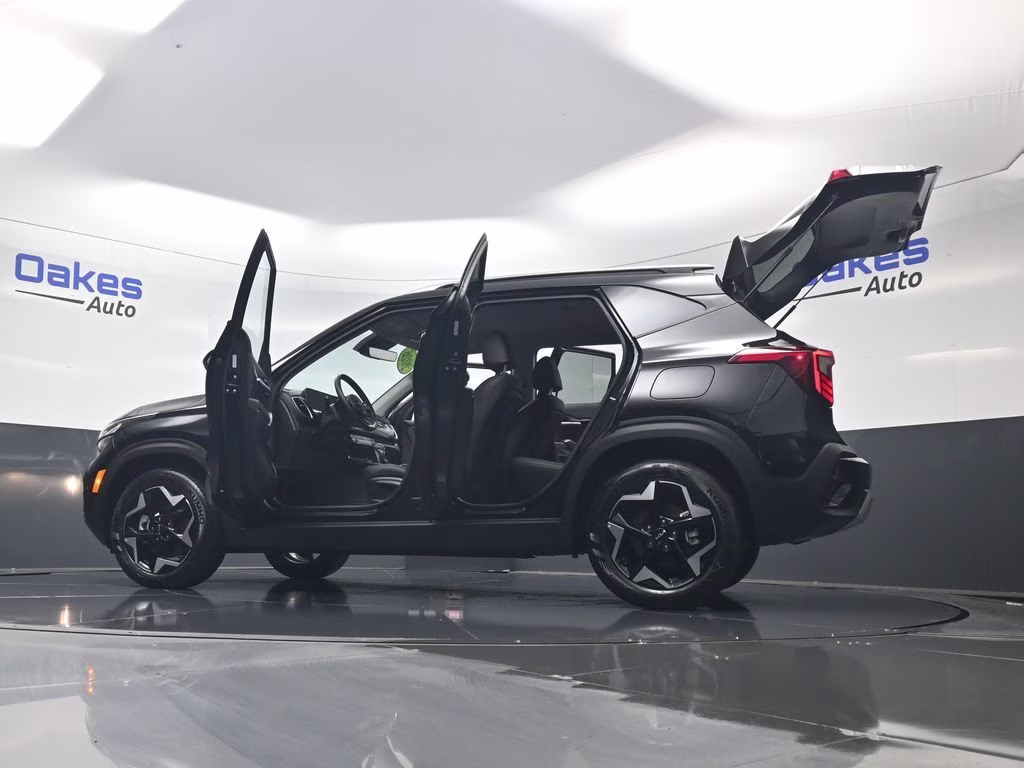 2026 Fusion Black Kia Seltos S AWD SUV