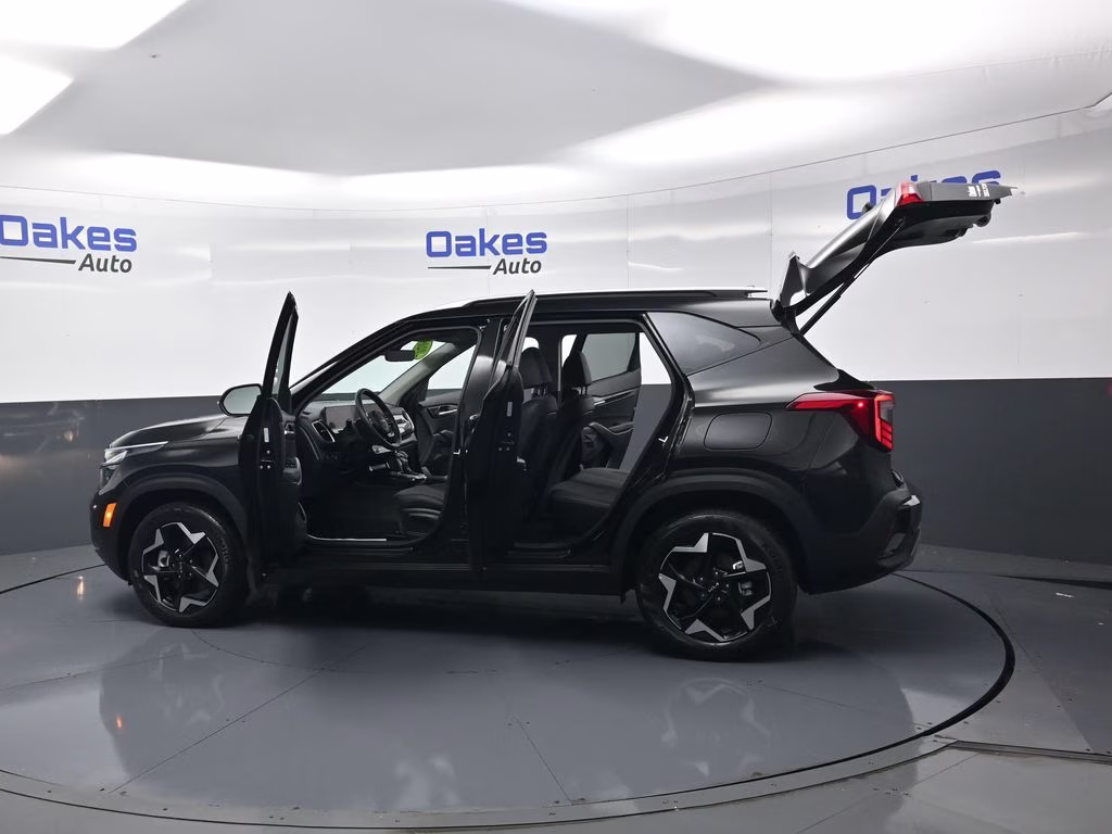 2026 Fusion Black Kia Seltos S AWD SUV
