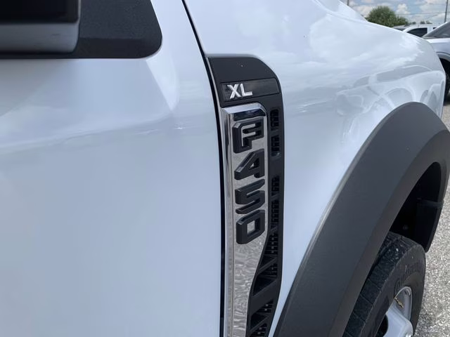 2026 Oxford White Ford Super Duty F-450 DRW XL 4X4 Chassis